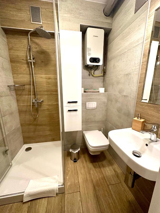 Jazz Apartament Czestochowa Centrum 2-Bedroom Buitenkant foto