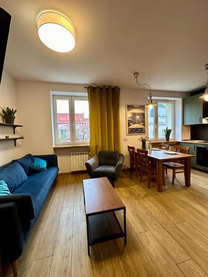 Jazz Apartament Czestochowa Centrum 2-Bedroom Buitenkant foto